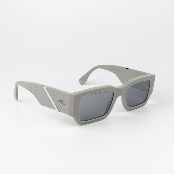 Fendi DIAGONAL Women Sunglasses Rectangle Grey FE40131I 20C NEW AUTHENTIC - Picture 4 of 11